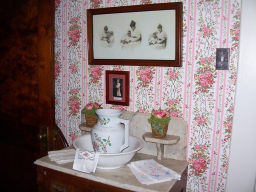 photo - pink bedroom wash stand and photo.JPG